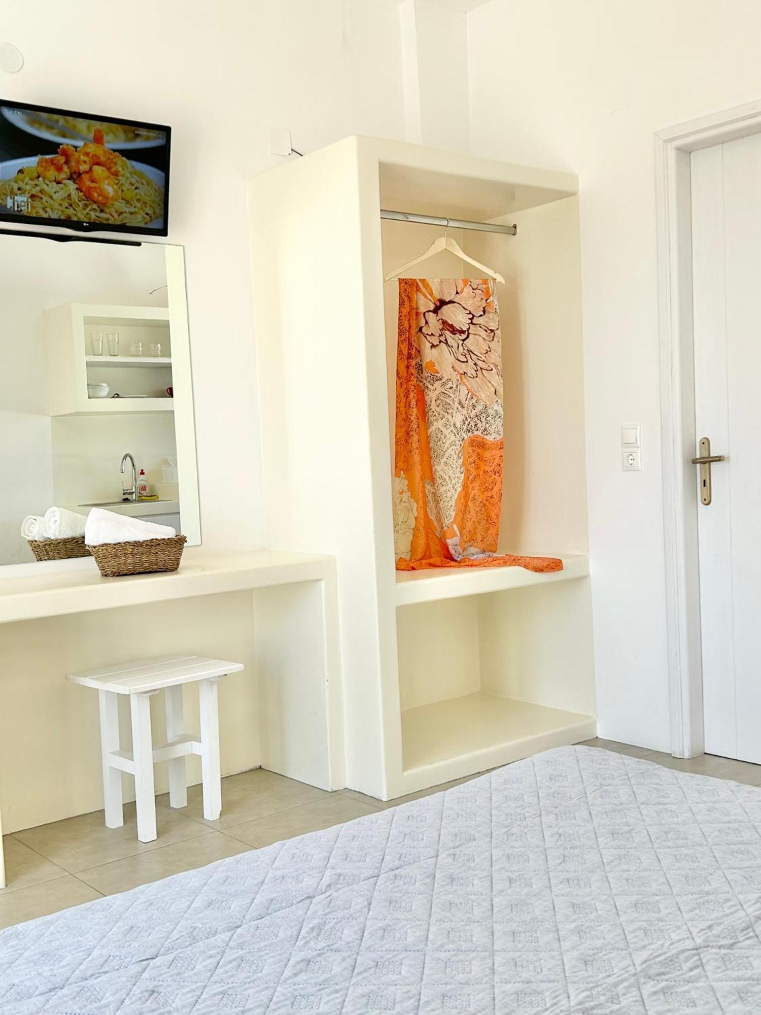 آداماس Anita Rooms & Suites Milos المظهر الخارجي الصورة
