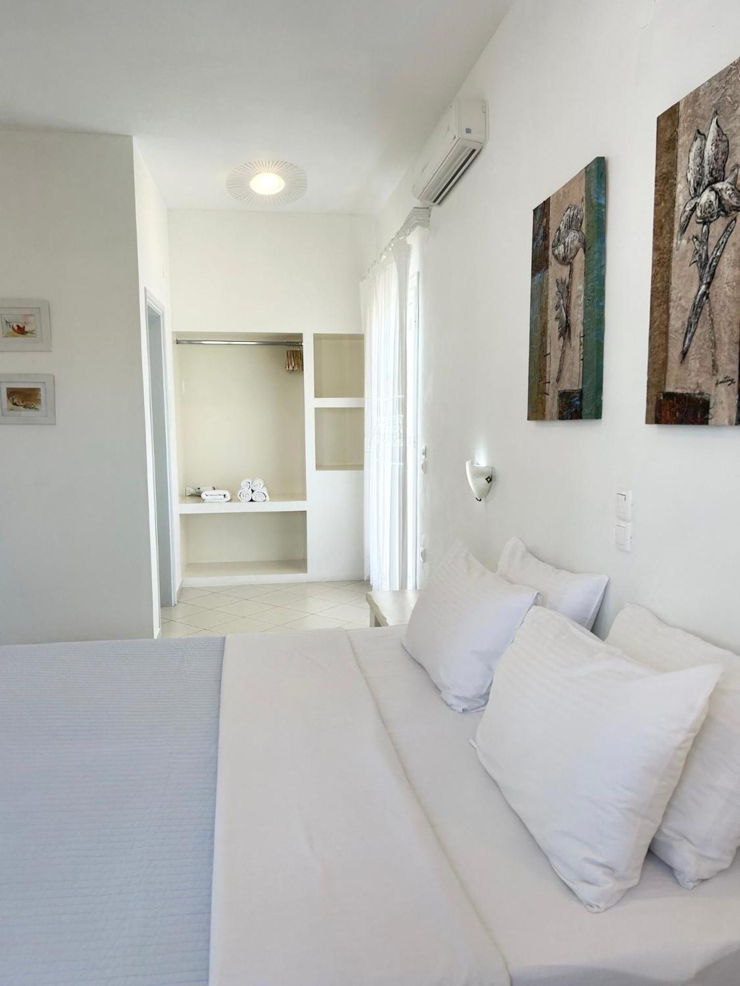 آداماس Anita Rooms & Suites Milos المظهر الخارجي الصورة