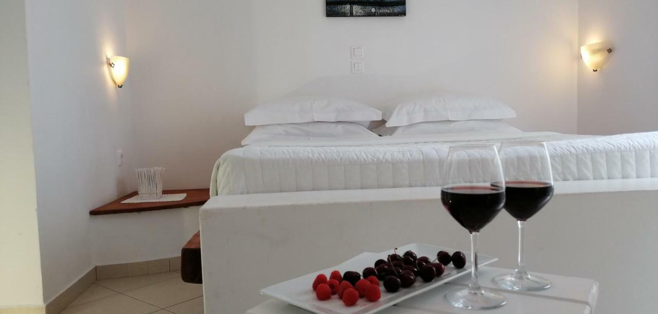 آداماس Anita Rooms & Suites Milos المظهر الخارجي الصورة